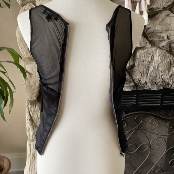 Top - Picture 5 of 7